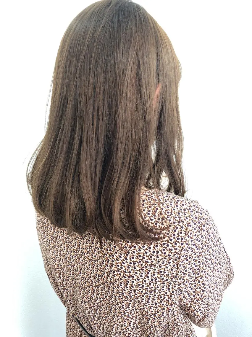 セミロング カラー ブリーチ 日高 香織のヘアスタイル