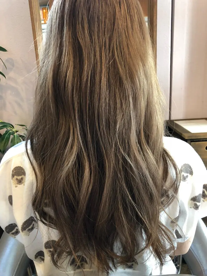 セミロング カラー アッシュ ベージュカラー カット ヘアカラー トリートメント 原宿サロン代表 デザインカラー伊藤卓のヘアスタイル