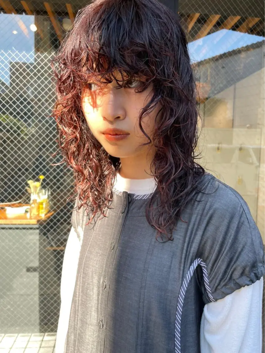 セミロング カラー パーマ ヘアアレンジ メンズ キッズ ネイル マツエク・マツパ メンズパーマ セミロングパーマ オレンジ レッドカラー カラーマツエク パーマスタイル🔅 sayacaのヘアスタイル