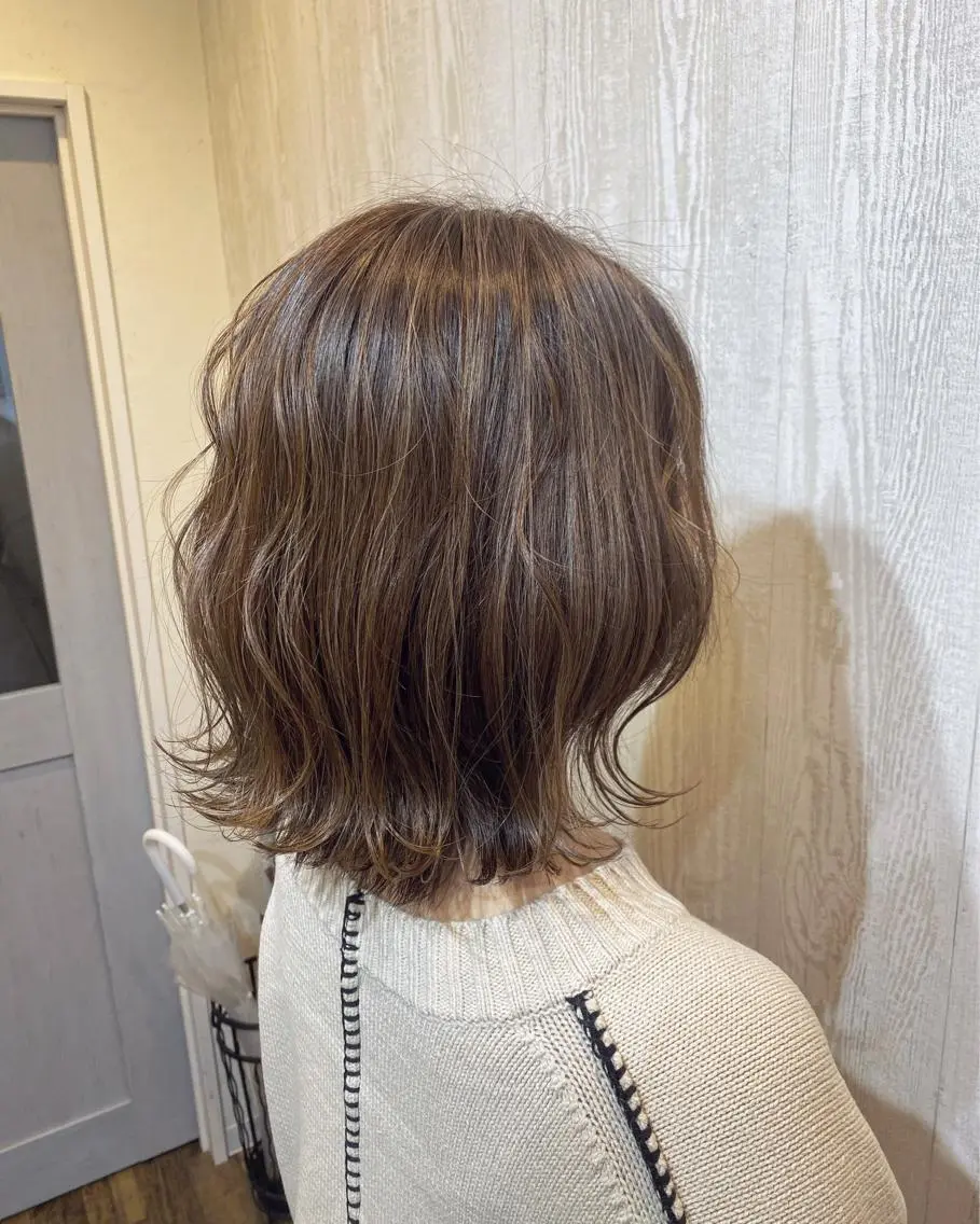 ミディアム ハイライト カット ヘアカラー トリートメント TELA HAIR 副代表 岡田のヘアスタイル