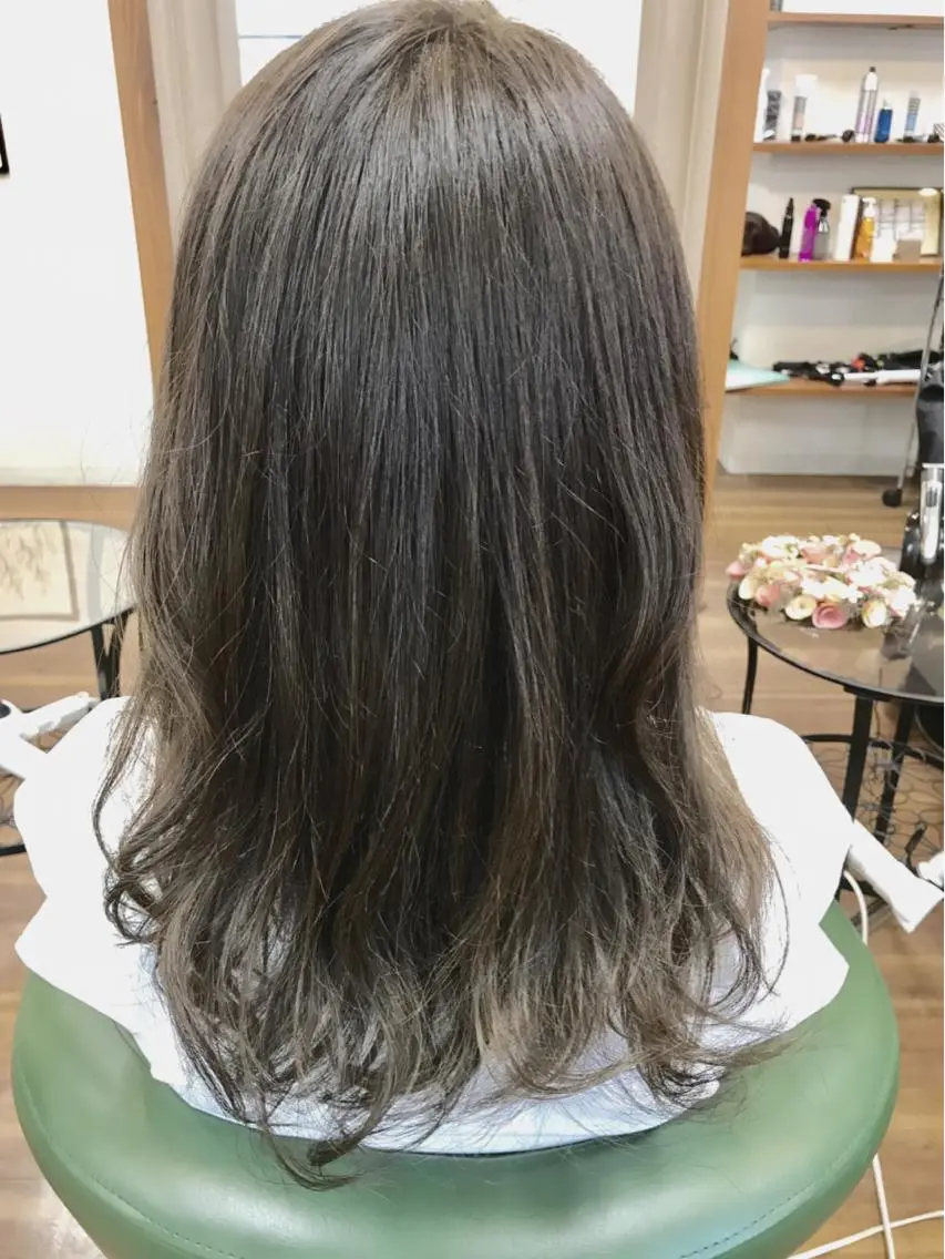 セミロング カラー 透明感カラー グレージュ 吉森 満俊のヘアスタイル