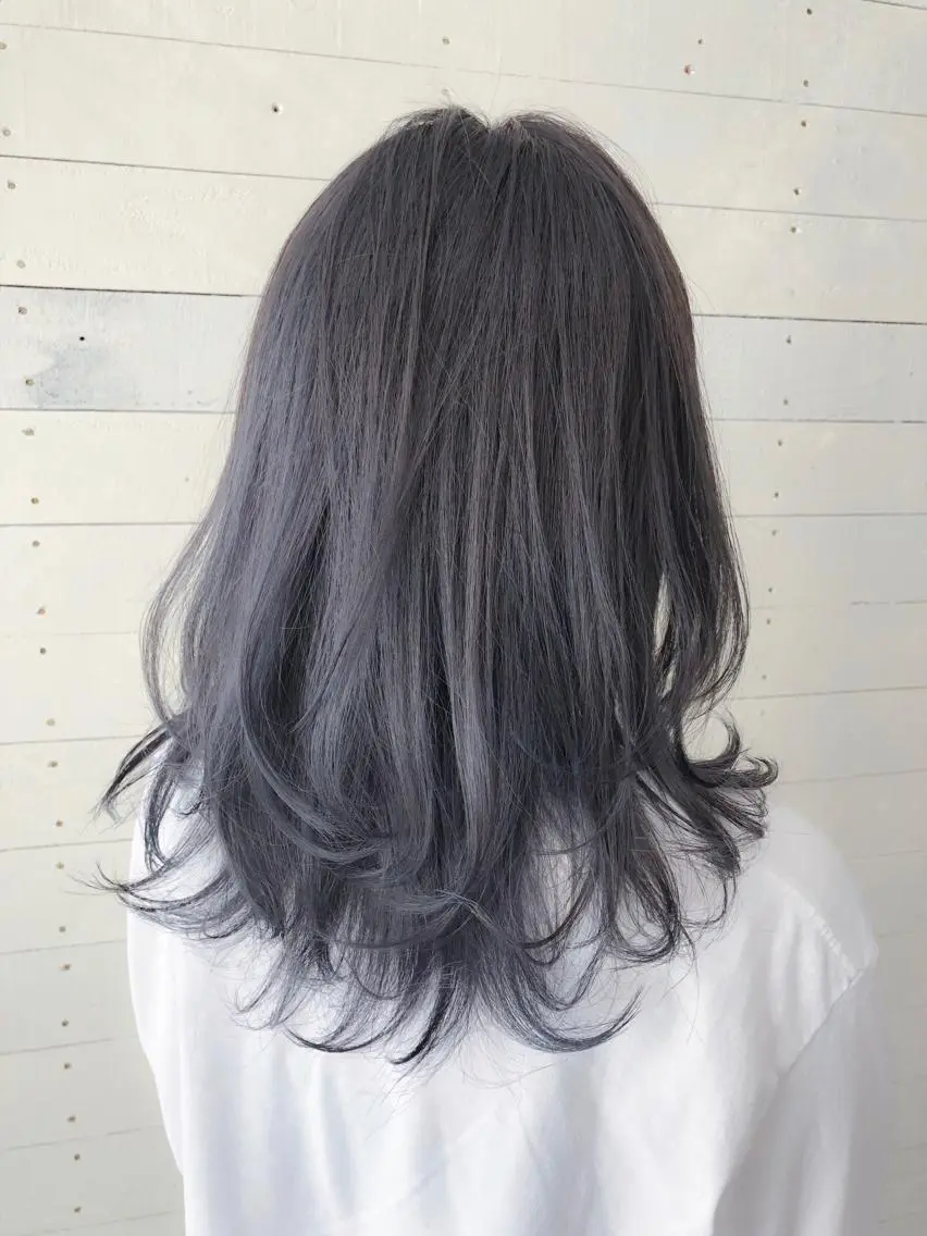 セミロング カラー ヘアアレンジ グレージュ シルバー シルバーグレージュ 濱田 ヒデキのヘアスタイル