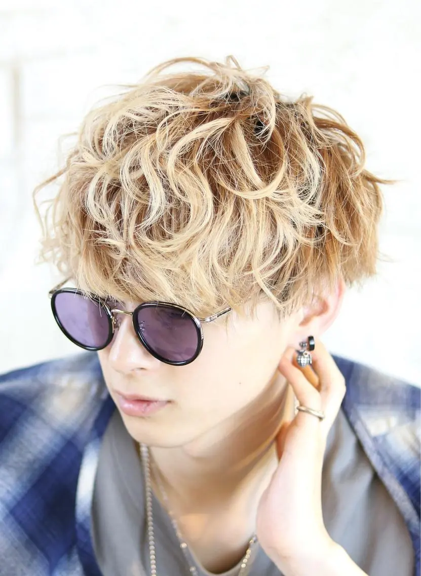 ミディアム メンズ メンズハイライト アッシュ ボブ ハイライト トリートメント ☆est hair☆ 新宿ナプラスタジオのヘアスタイル