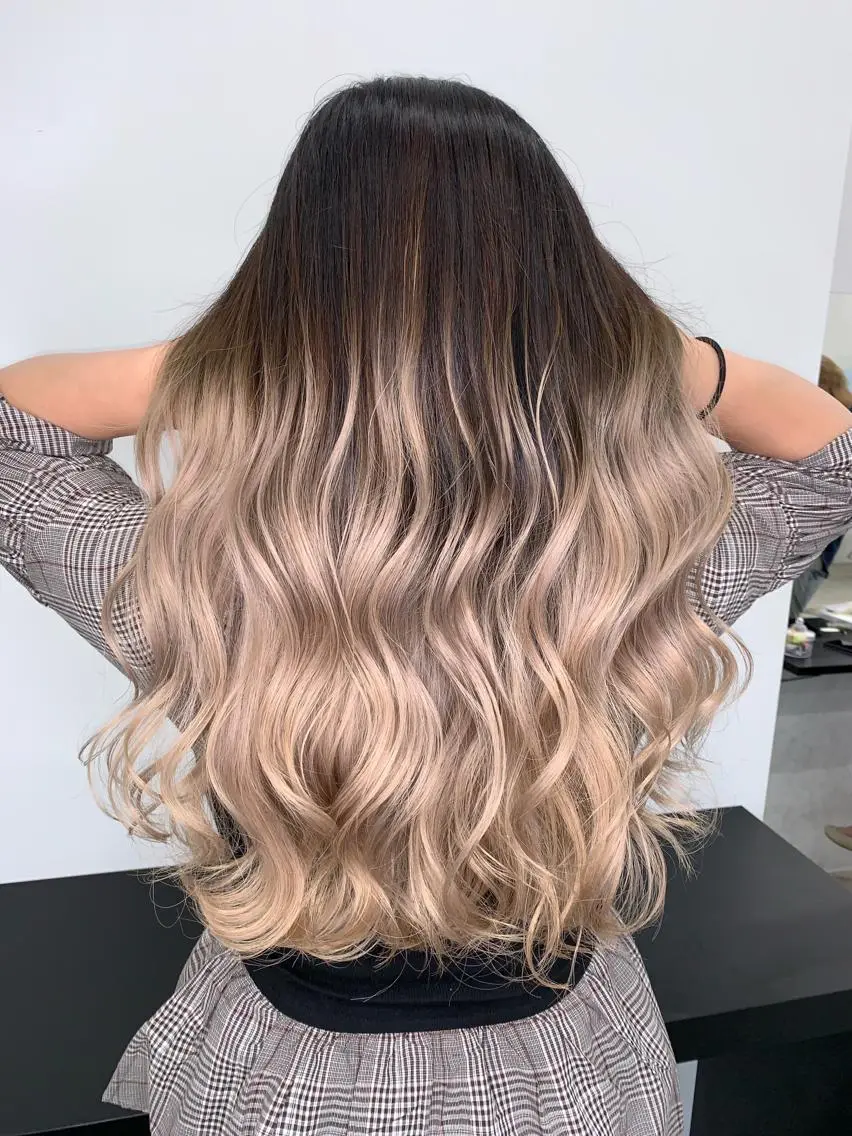 ロング カット ヘアカラー トリートメント 山田 絵里菜のヘアスタイル