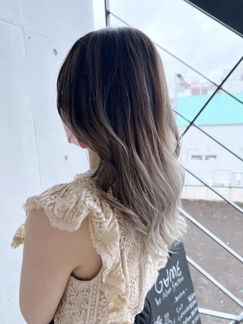 セミロング カラー バレイヤージュ ベージュカラー ブリーチ ケアブリーチ レイヤーカット ☕️ベージュカラー 内藤光哉☕️のヘアスタイル