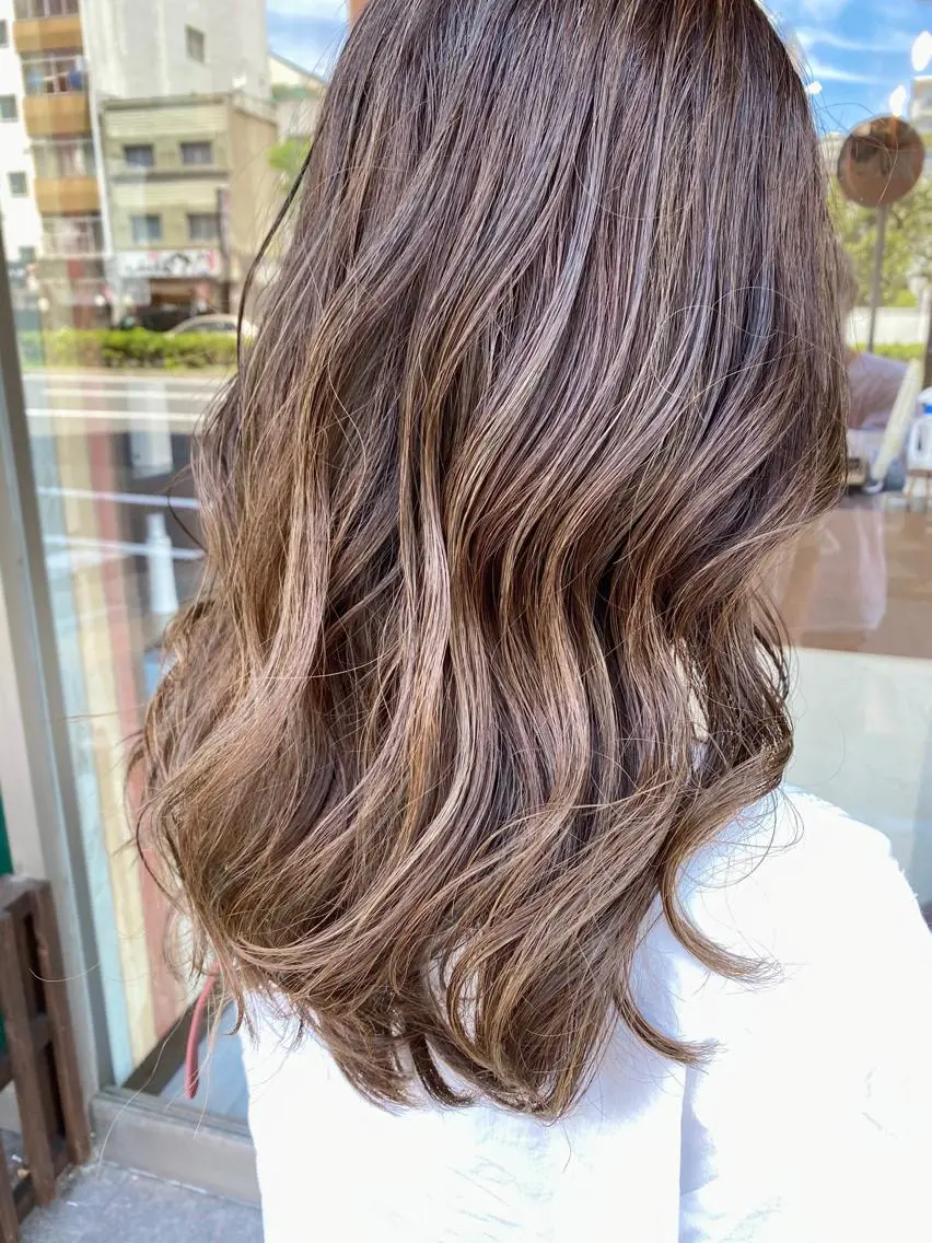 ロング カラー グレージュ ハイライトカラー ハイライト カット ヘアカラー トリートメント 日比 貴大/ minim hairのヘアスタイル