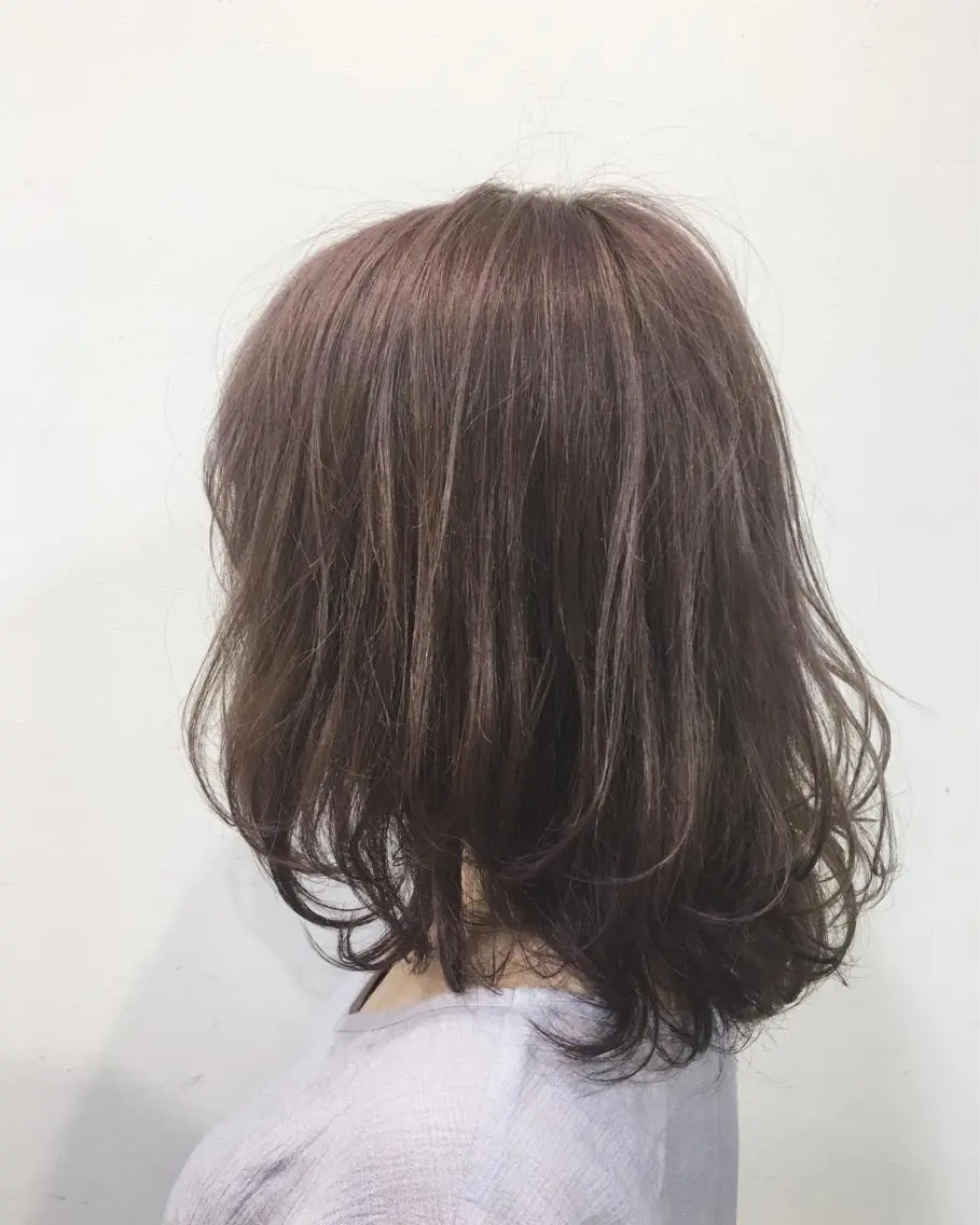 ミディアム カラー 透明感カラー ピンクカラー シアーピンク レイヤーカット 横浜ブリーチムラ直し ハイトーン/ブリーチのヘアスタイル