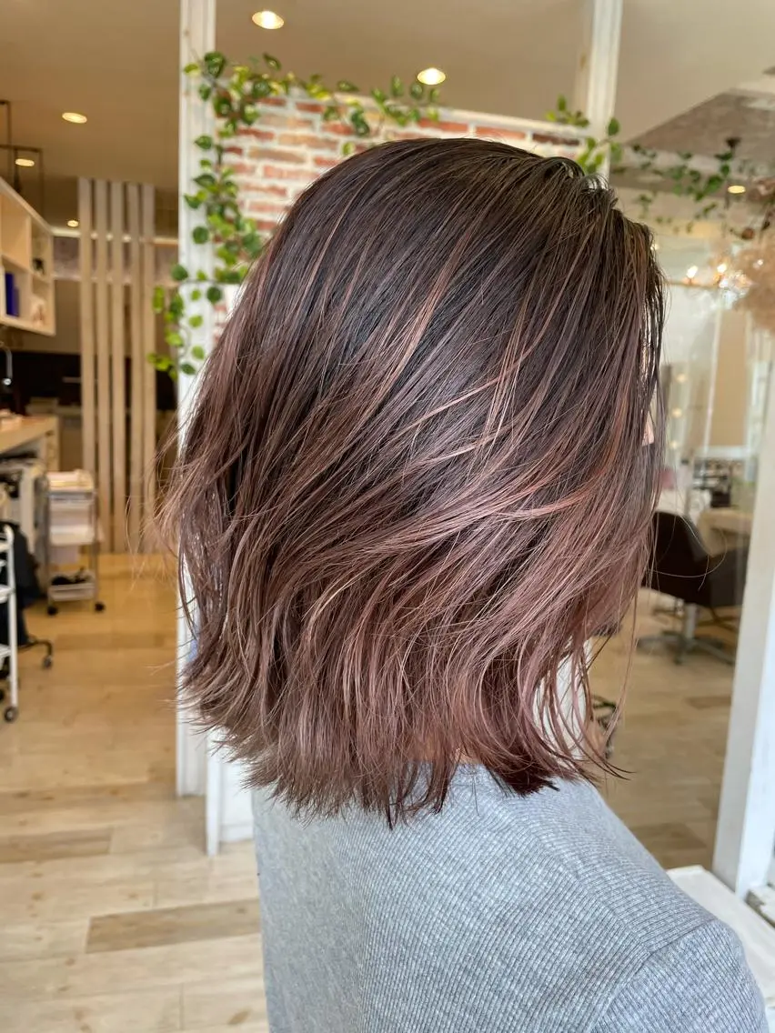 セミロング カラー バレイヤージュ レイヤーカット 東恩納 誠のヘアスタイル