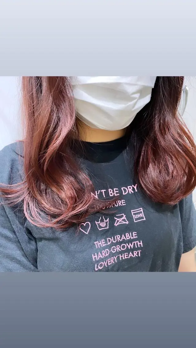 セミロング カラー ブリーチ カシス ブリーチなしカラー ピンクカラー kai .のヘアスタイル