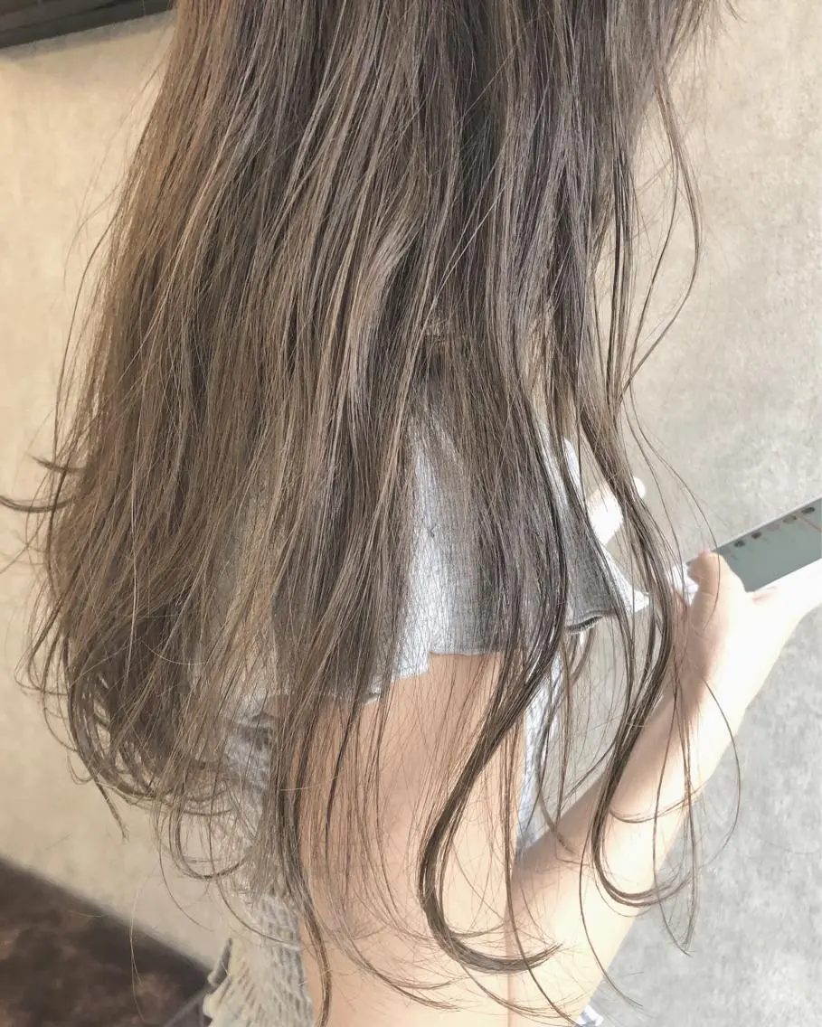 ロング カラー 顔周りレイヤーカット ブリーチminamiのヘアスタイル