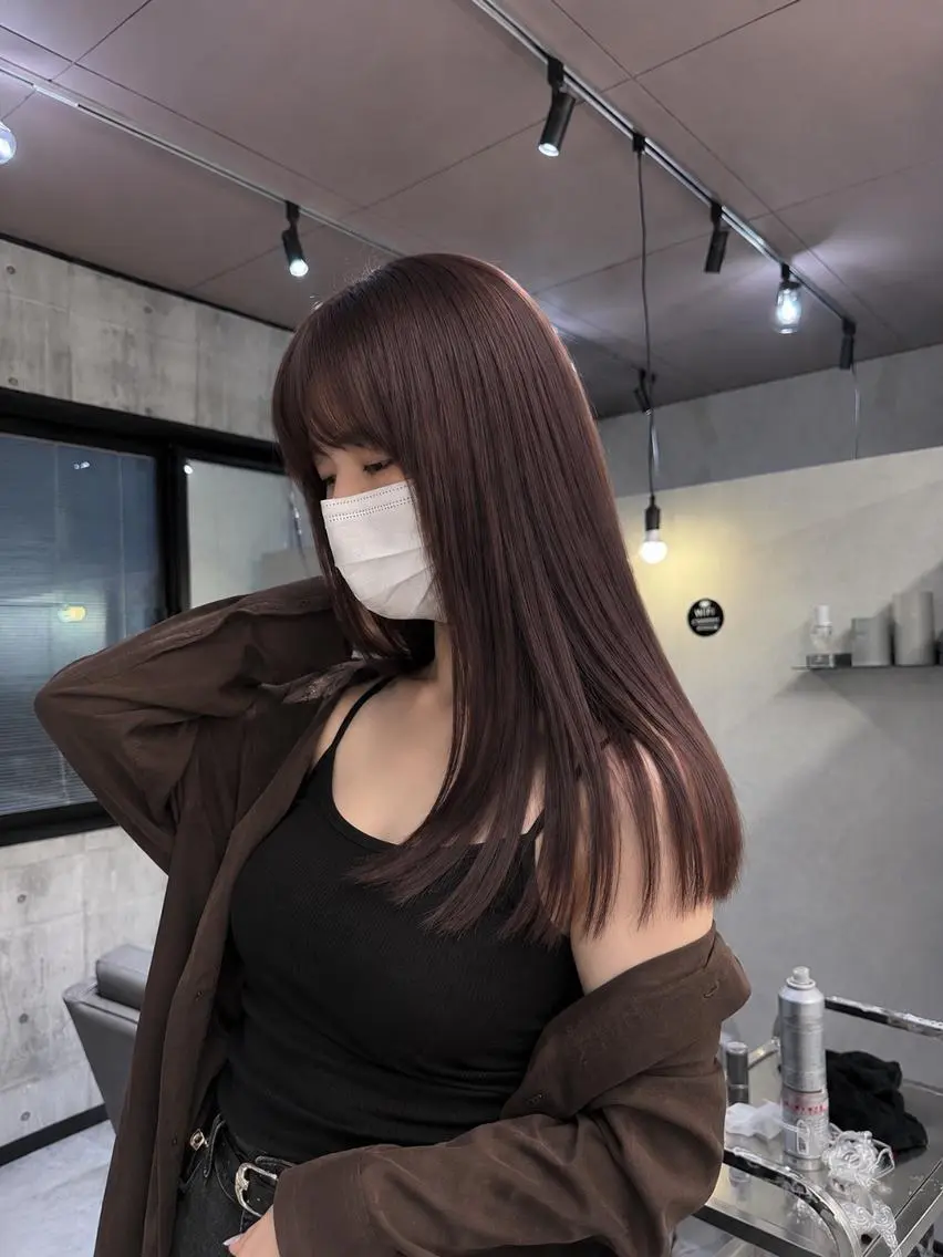 ロング ヘアカラー 小山 葵衣のヘアスタイル