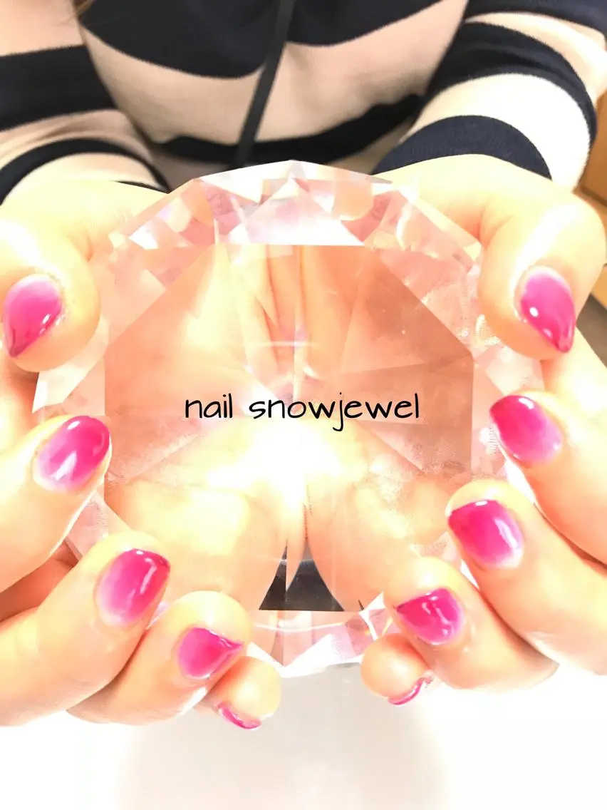 ネイル ジェルネイル グラデーション nail snowjewelのネイルデザイン