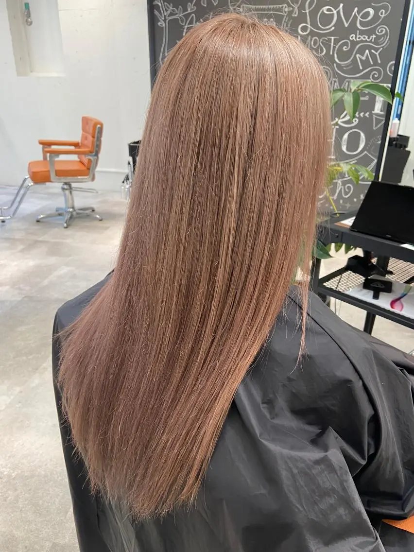 セミロング カラー ブリーチ ミルクティーラテ ヘアカラー トリートメント ウルフカット レイヤーカット上柿のヘアスタイル