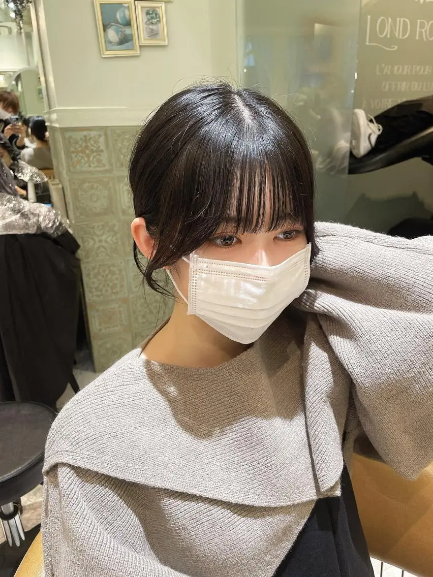 ミディアム カラー アイブロウ ベージュカラー 黒髪 ブリーチ ブルーカラー ブルーブラック カット ヘアカラー トリートメント 木屋元一/透明感 /前髪/レイヤーのヘアスタイル