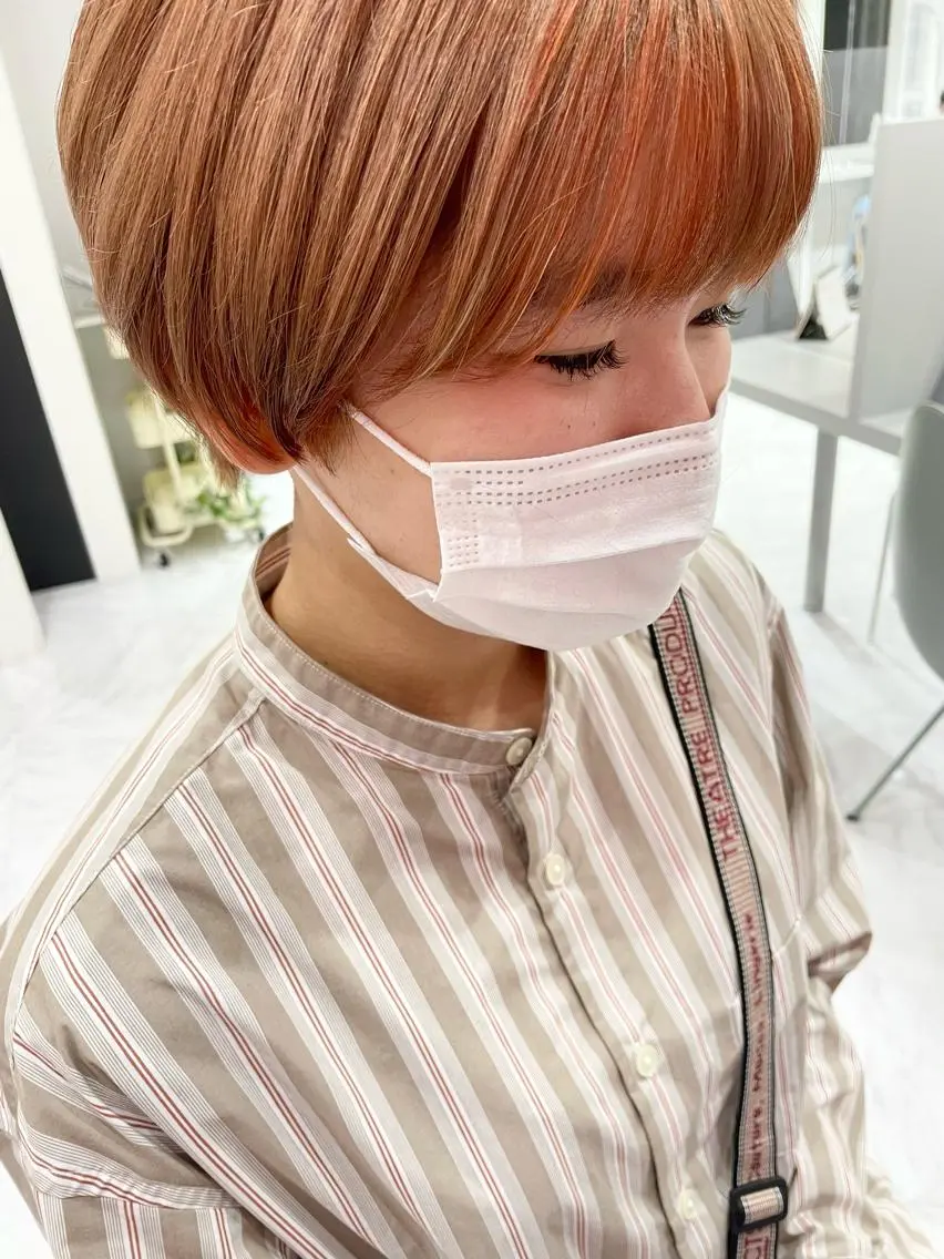 ショート カラー ハイライトカラー オレンジ ハイライト ショートヘア カット ヘアカラー 岩田 萌那のヘアスタイル