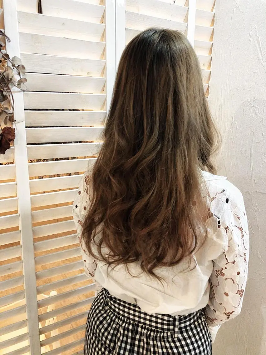 セミロング カット ヘアカラー パーマ 縮毛矯正 トリートメント ヘッドスパ ヘアセット 艶髪/ハイトーン Sherryのヘアスタイル