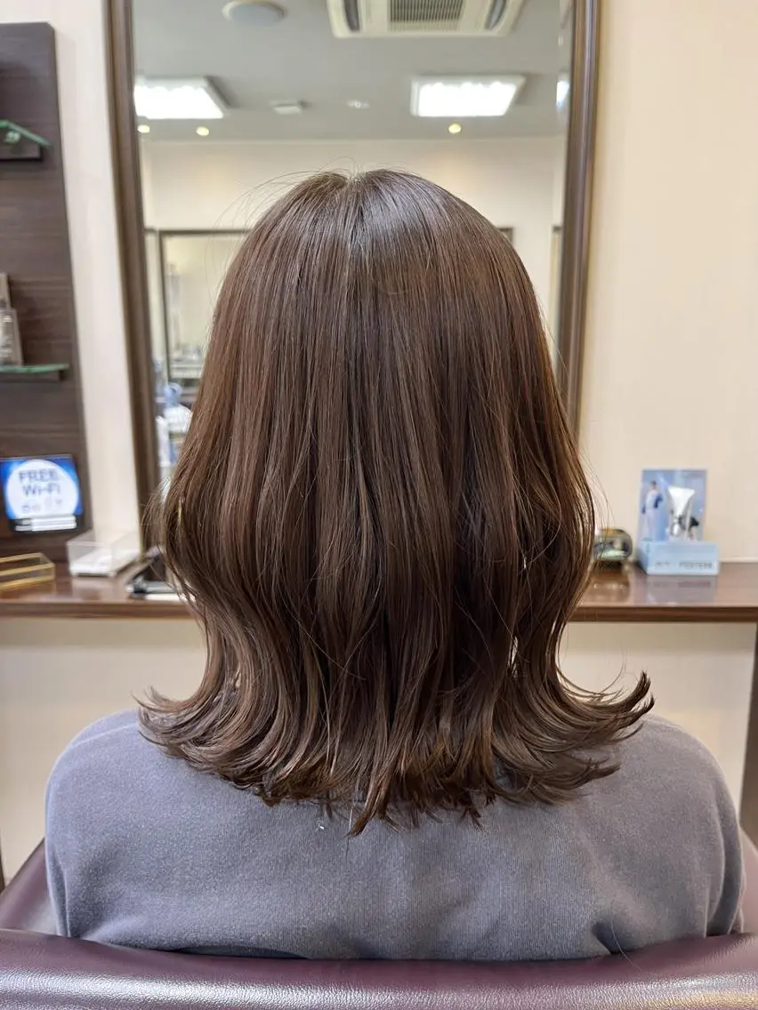 ミディアム 外ハネヘア カット ヘアカラー トリートメント 澤崎 希望のヘアスタイル