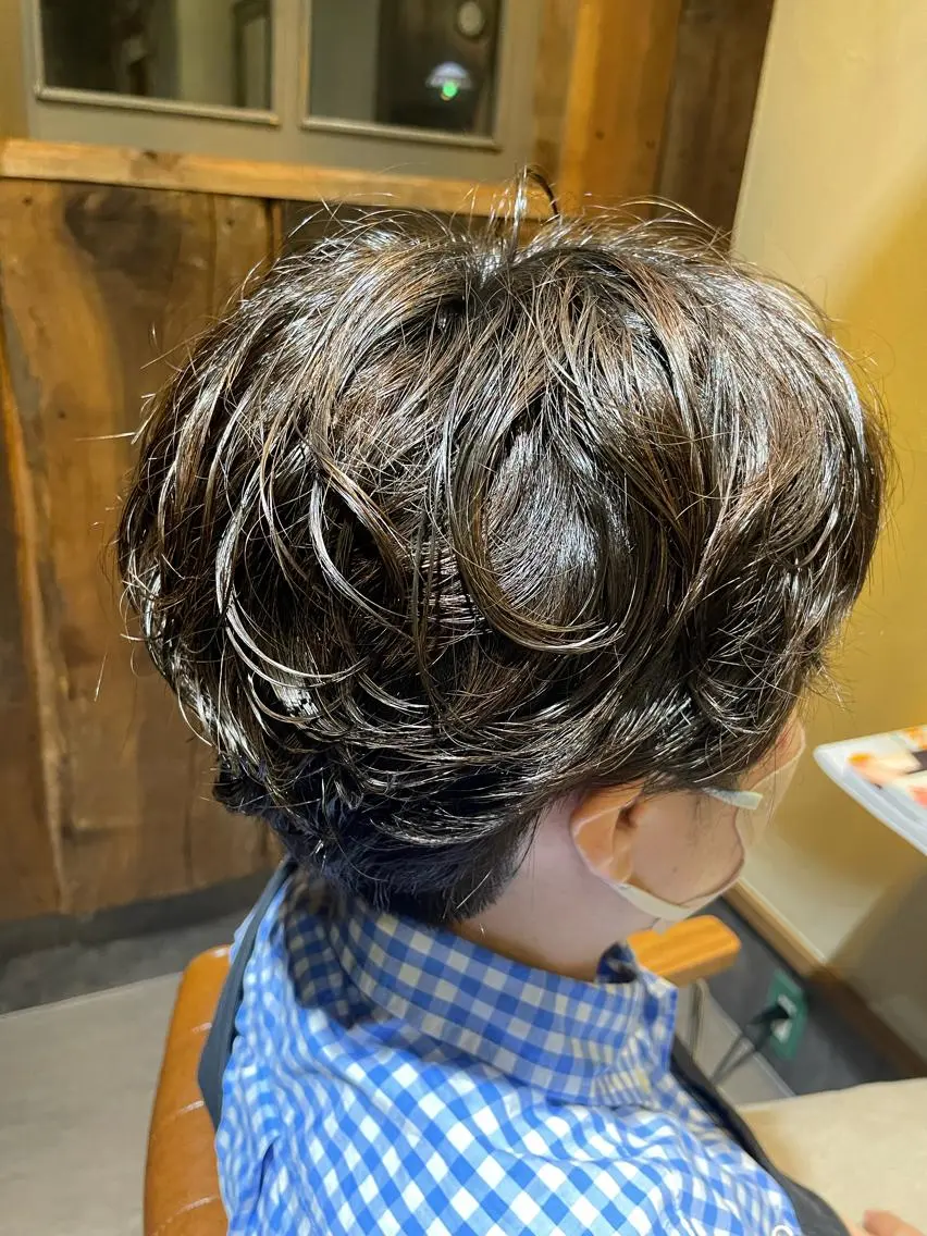 ショート カラー パーマ 豊崎 左知のヘアスタイル