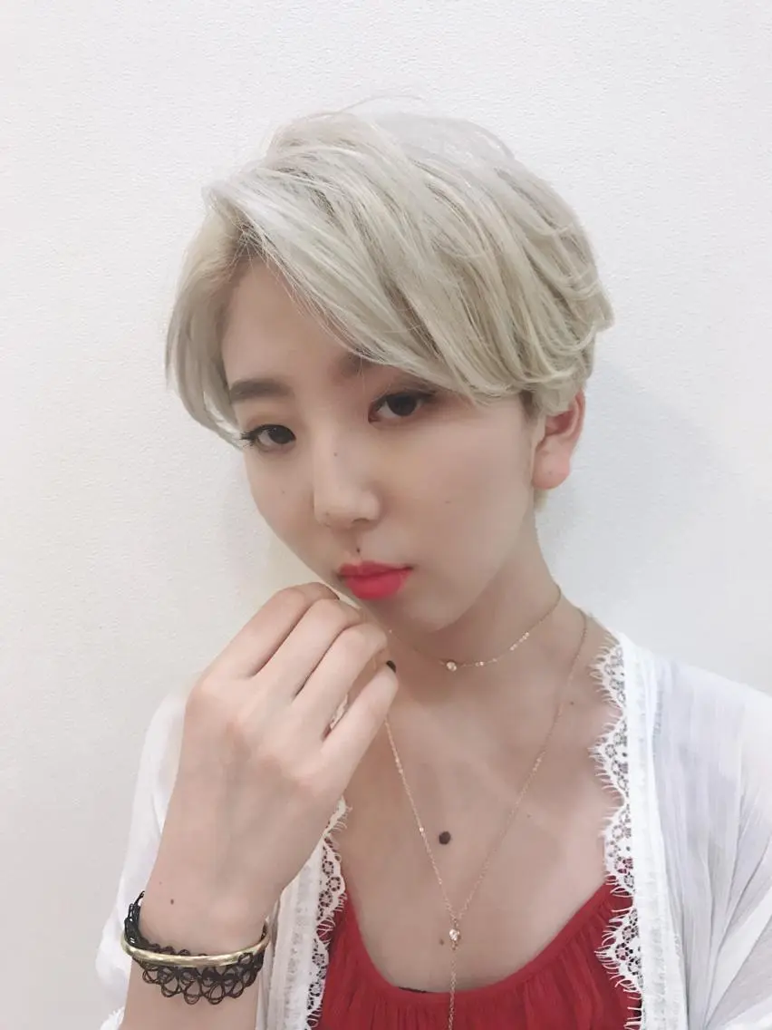 ショート カラー ハイトーンカラー カット yukari 艶髪ヘアのヘアスタイル