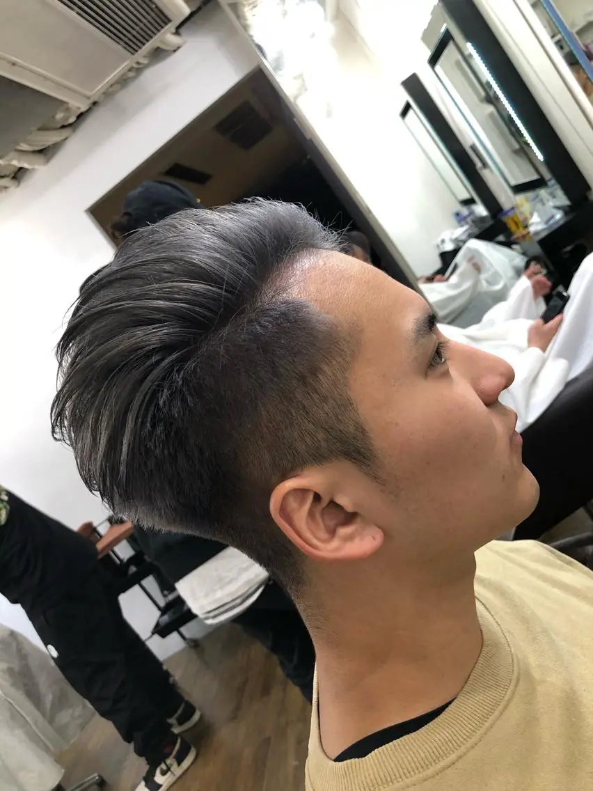 カラー メンズ メンズブリーチ ブリーチ シルバー 外国人風カラー 大阪メンズヘアのプロ 高橋 直希のヘアスタイル