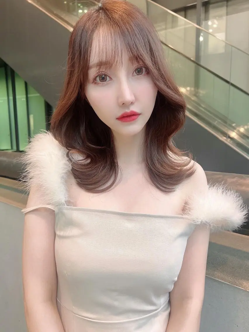 ミディアム カラー くびれヘア 韓国ヘア特化型美容師 カワノマイ🇰🇷のヘアスタイル