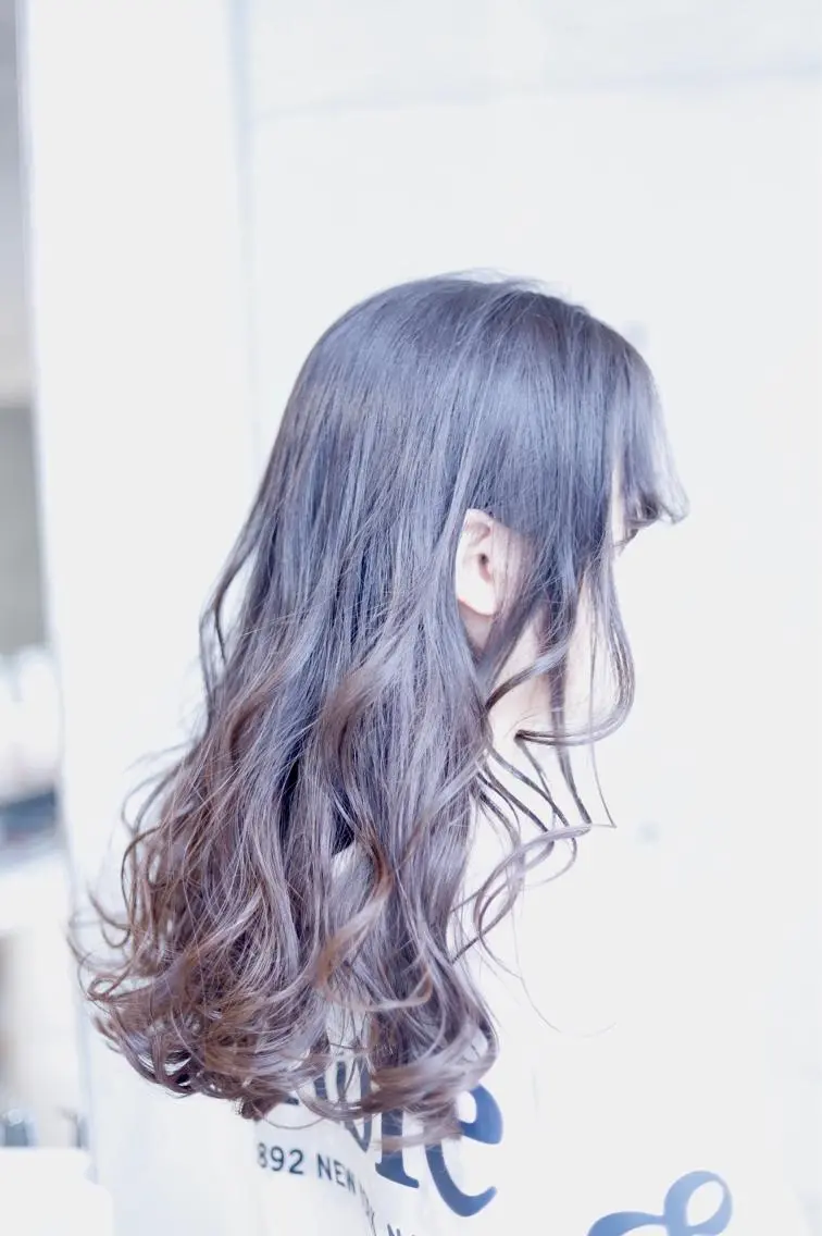 ロング カラー アッシュ ブリーチ グラデーションカラー カット ヘアカラー トリートメント アドミラルYoshi oのヘアスタイル