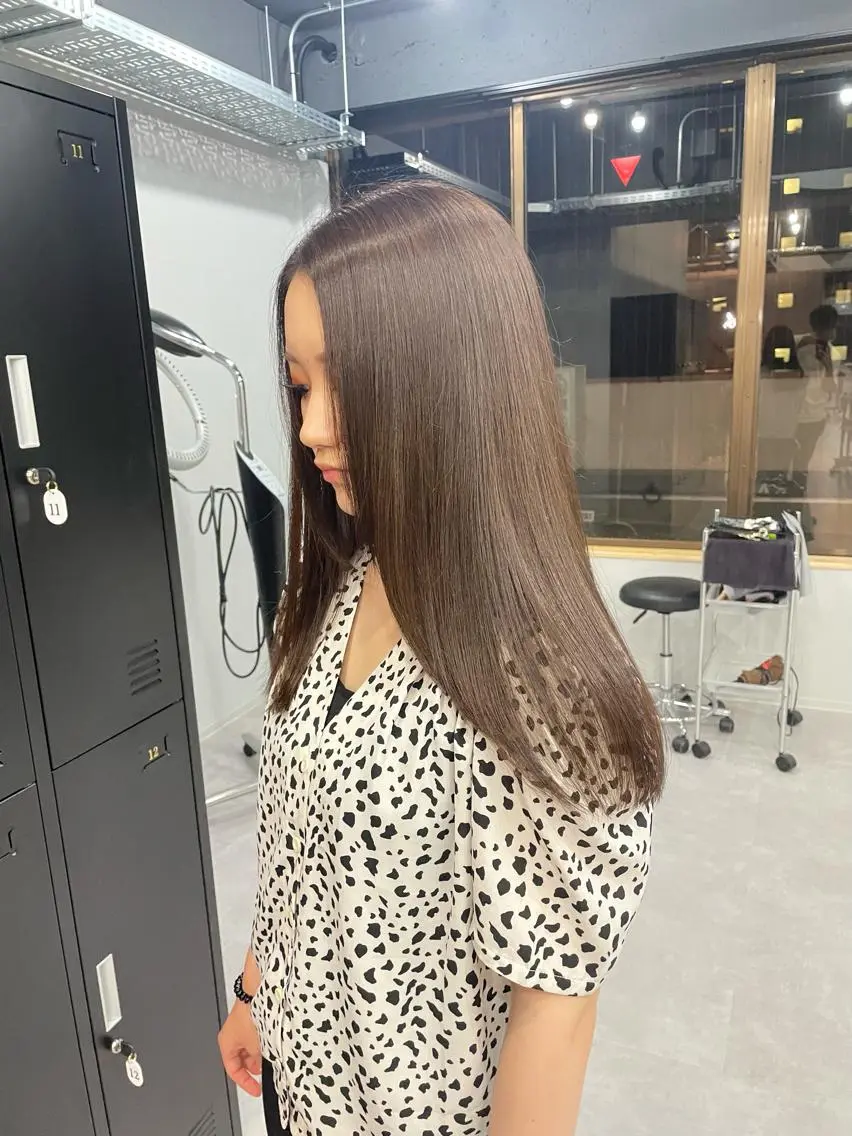 ミディアム カラー グレージュ ラベンダーカラー ラベンダーグレージュ ラベンダーグレー カット ヘアカラー トリートメント レイヤーカット 西村あきやのヘアスタイル