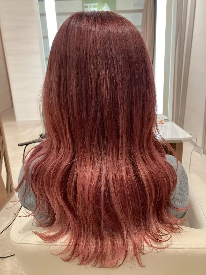 カラー ブリーチ ピンクカラー 友利 眞帆のヘアスタイル