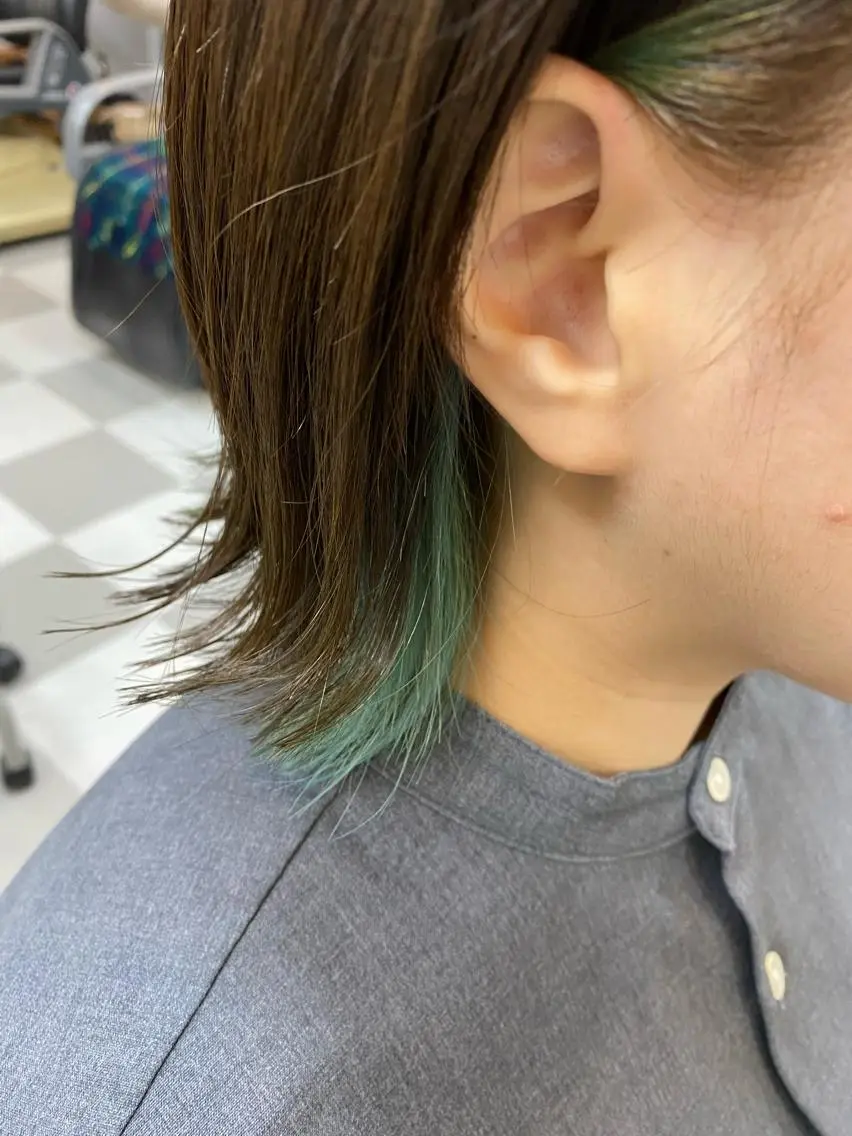 ミディアム カラー エメラルドグリーン インナーカラー カット ヘアカラー トリートメント 永沼 真依のヘアスタイル