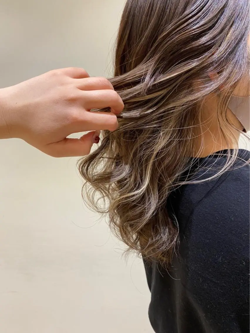 ミディアム カラー ハイライトカラー ハイトーンカラー インナーカラー ハイライト ヘアカラー ꧁𐬹川端 さくら𐬹꧂のヘアスタイル