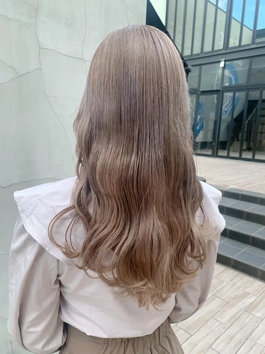 ロング カラー ヘアアレンジ ブリーチ ヘアカラー トリートメント yuka .のヘアスタイル
