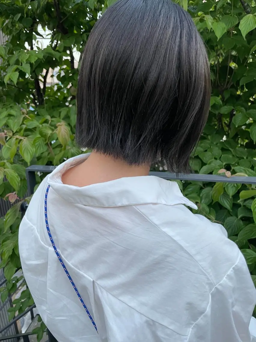 ショート カラー 黒髪 ブルーカラー ブルーブラック 透明感カラー オレンジ 井上 葉月のヘアスタイル