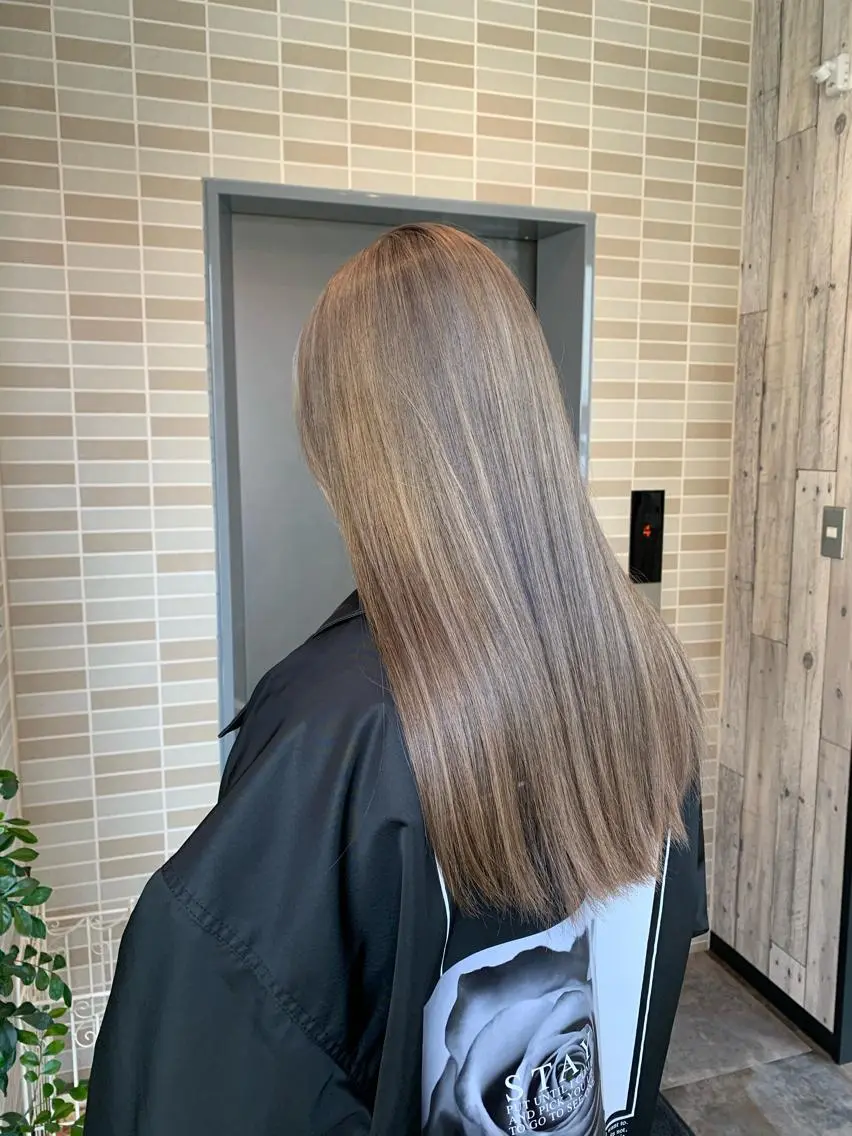ロング カラー パーマ ヘアアレンジ ベージュカラー ブリーチ solon船橋2nd Amiのヘアスタイル