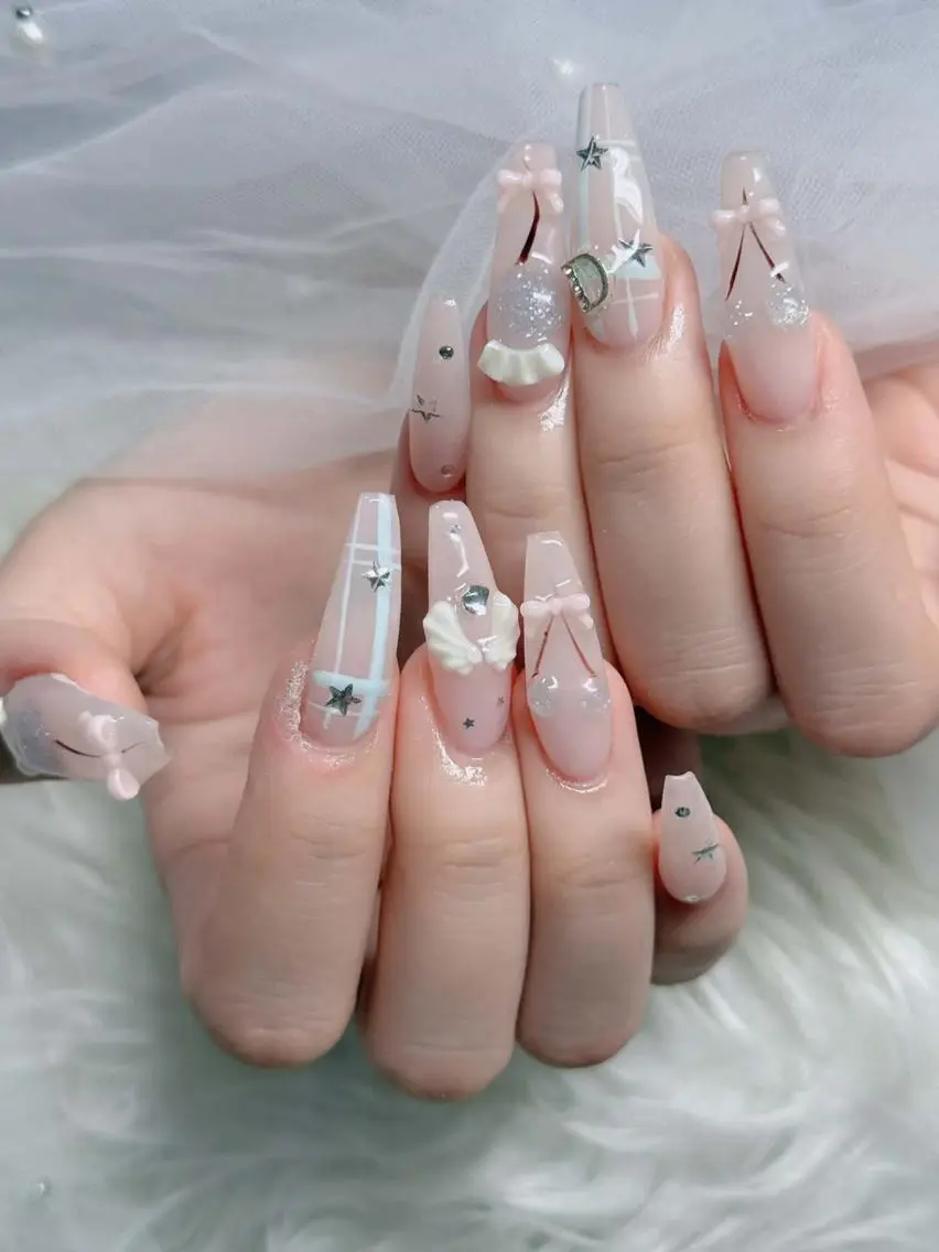 ネイル チークネイル フレンチネイル キラキラネイル 韓国ネイル マグネットネイル ハンドネイル Chibi h.babynailのネイルデザイン