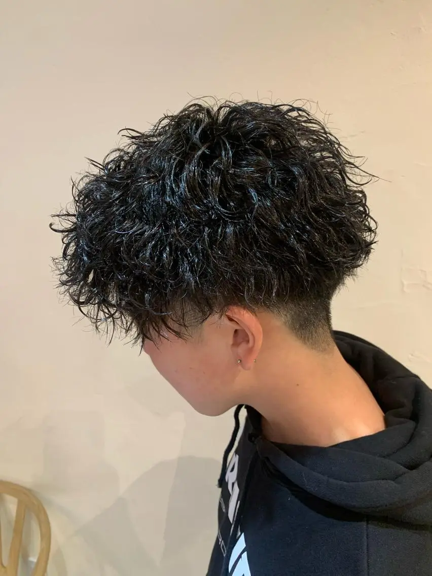 ミディアム パーマ メンズ アップバング 波巻きパーマ 【豊橋】似合せカット SHEEFTタイガのヘアスタイル
