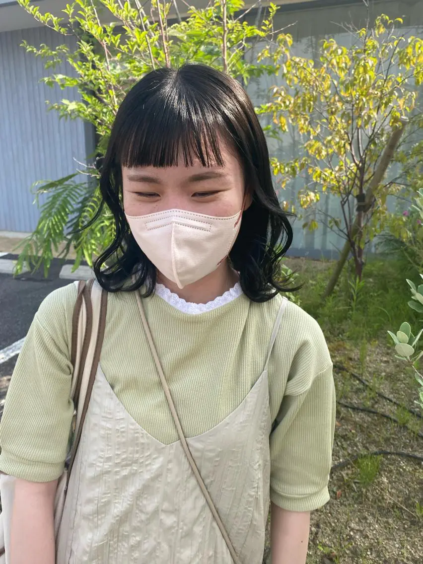 ミディアム カラー 大久保 梨音のヘアスタイル