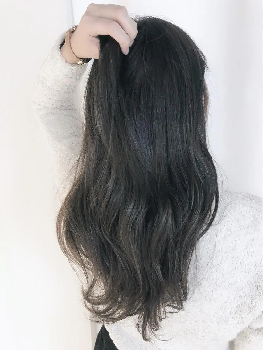 セミロング アッシュ アッシュグレー ハイライト バレイヤージュ 藤沢 髪質改善 竹内ケンゴのヘアスタイル