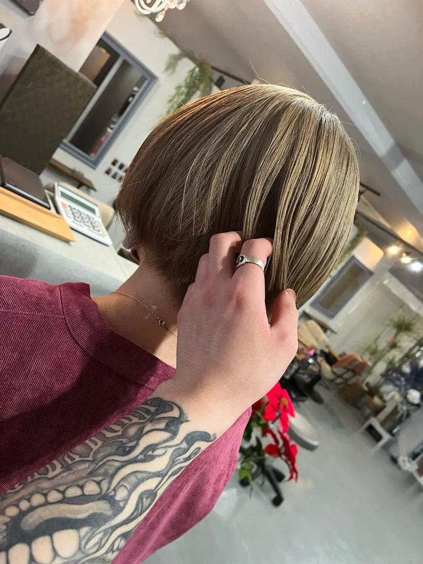 ショート ヘアカラー Sherry大国町 HIKARUのヘアスタイル
