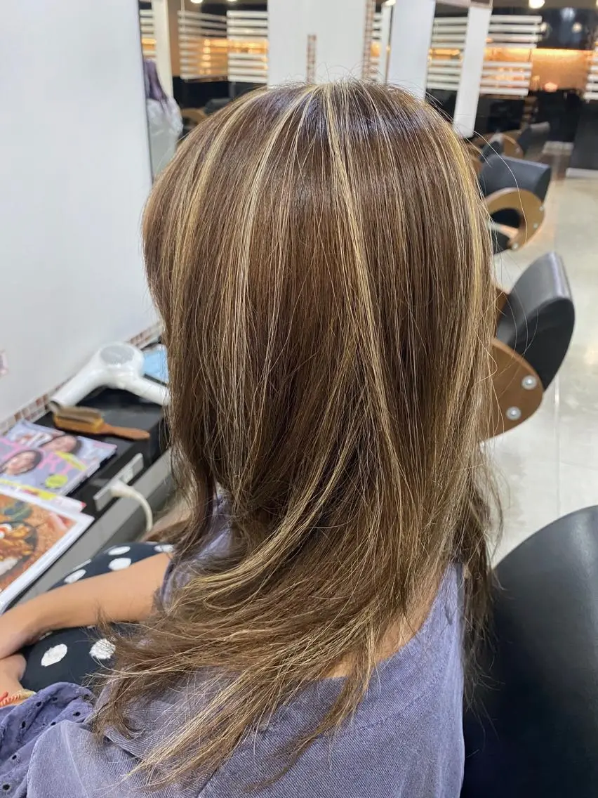 セミロング カラー パーマ ヘアアレンジ セミロングパーマ ハイライトカラー ハイライト デジタルパーマ 烏山 達也のヘアスタイル