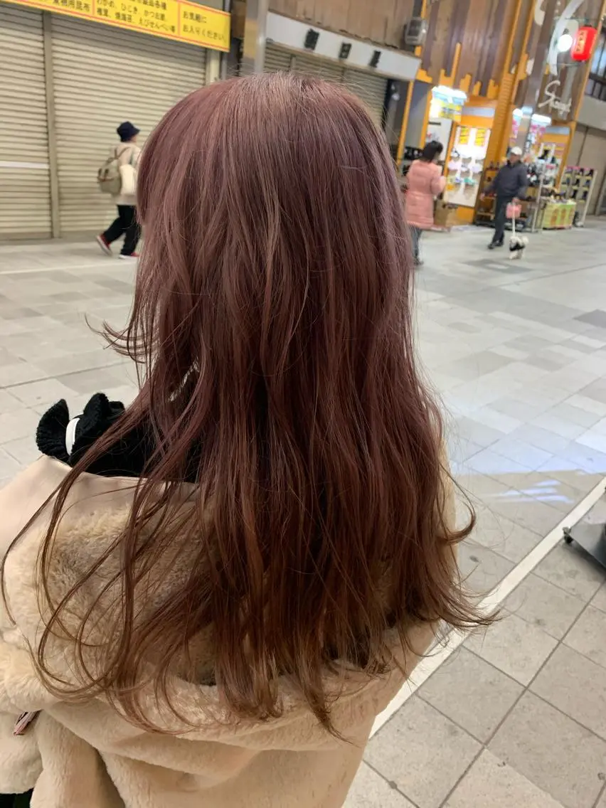 セミロング カラー ヘアアレンジ ベージュカラー ピンクカラー ピンクベージュ 今村公介 ブリーチ特化、派手髪のヘアスタイル