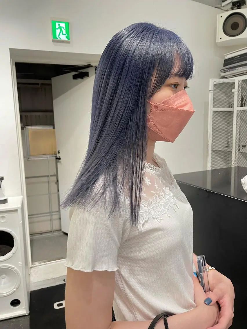 セミロング カラー パーマ ヘアアレンジ メンズ キッズ ネイル マツエク・マツパ アイブロウ メンズブリーチ ブリーチ ブルーカラー ブルーラベンダー ラベンダーカラー カット ヘアカラー トリートメント 艶ハイトーン/ヘア アレンジAYAKAのヘアスタイル
