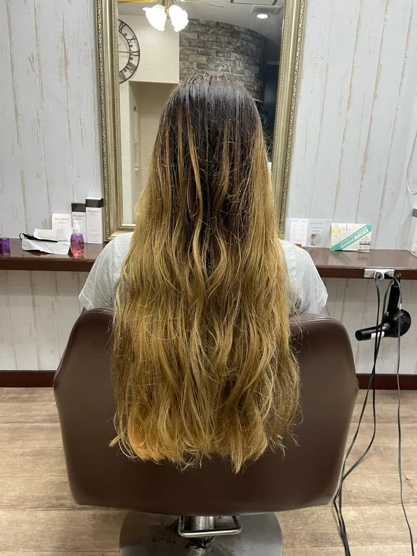 カラー バレイヤージュ 佐々木 浩之のヘアスタイル