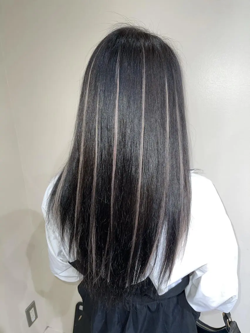 ロング カラー 渋谷🤍ブリーチ エクステ🤍アミルのヘアスタイル