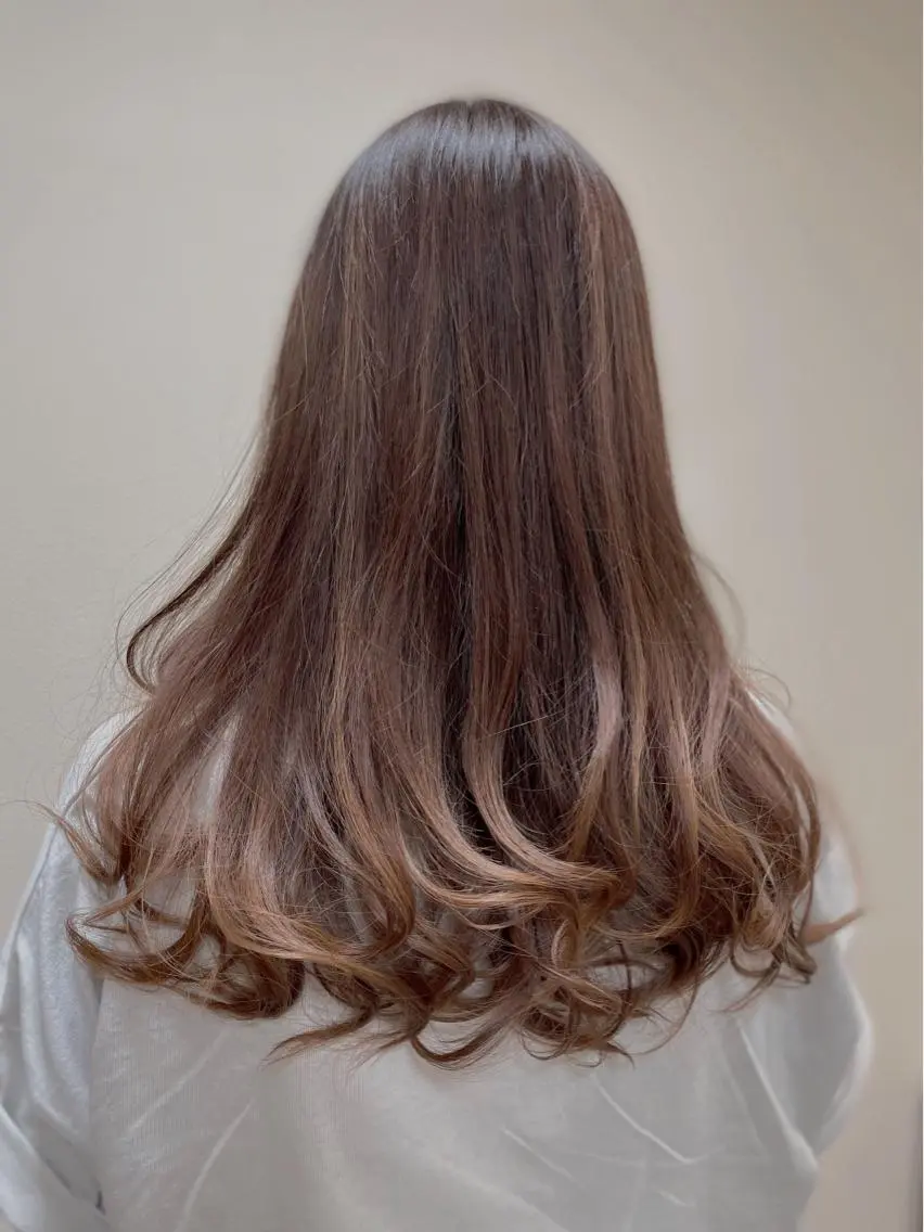 ロング カラー 昼田 羅々のヘアスタイル