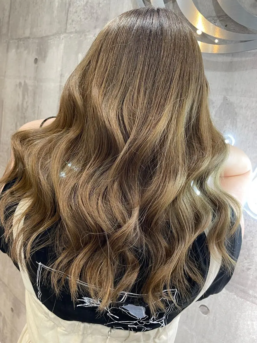 ロング カラー パーマ ヘアアレンジ メンズ キッズ ネイル マツエク・マツパ アイブロウ 韓国/顔周り/透明感 /レイヤー/ひなたのヘアスタイル