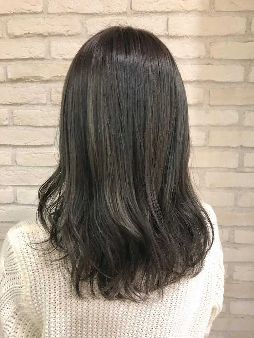 セミロング カラー グレージュ 大平 美沙のヘアスタイル