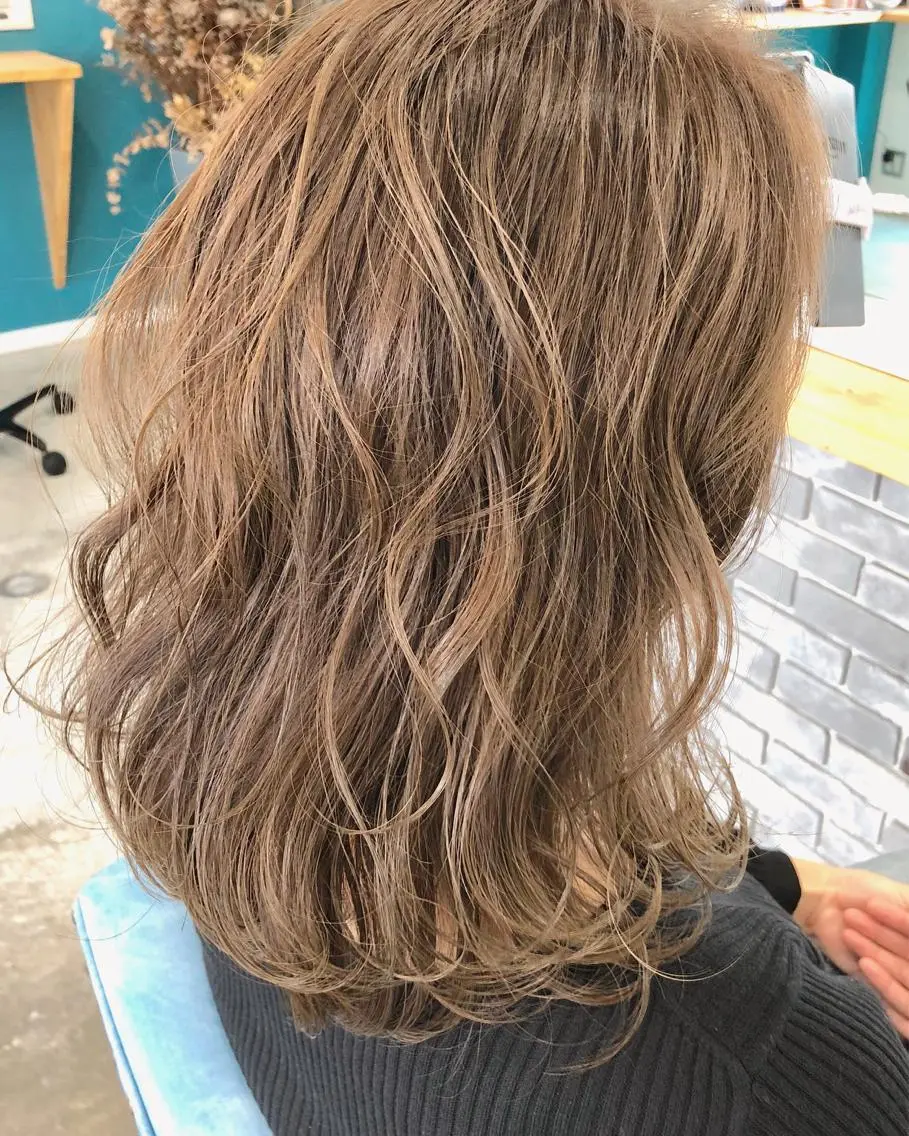 セミロング カラー パーマ セミロングパーマ ベージュカラー カット パーマ トリートメント ヘッドスパ Lee (李 勇喜)のヘアスタイル