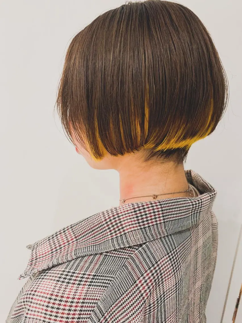 カラー 💜ショート💜 ウルフ、ボブ二色亜美のヘアスタイル