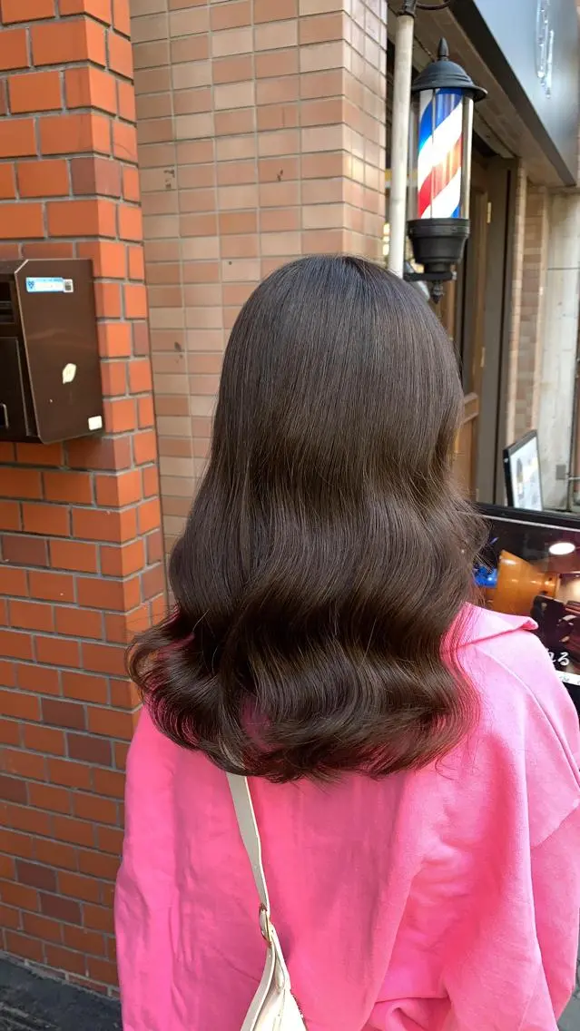 カラー KOKORO 中村 朱里のヘアスタイル