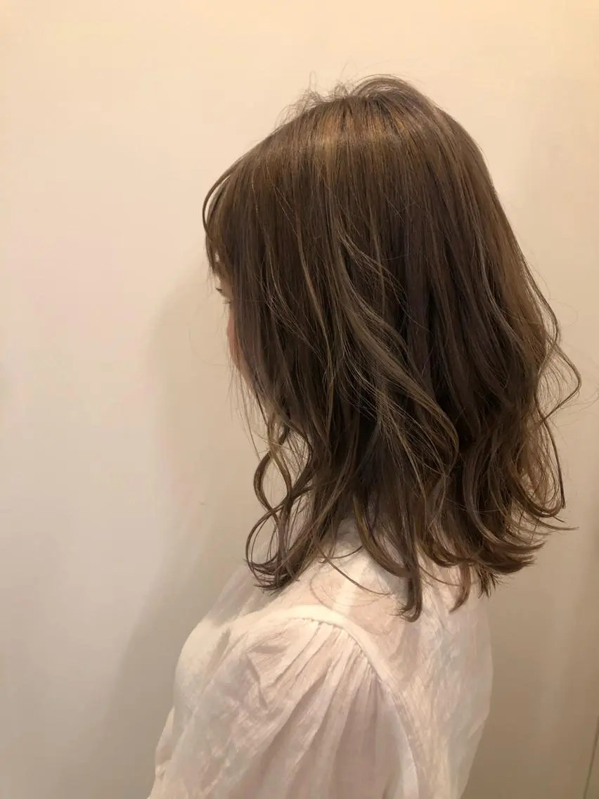 ミディアム カラー アッシュ ベージュカラー 🌼 アユカのヘアスタイル